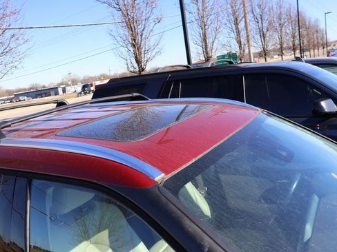 Used 2021 Toyota Highlander XLE image 4