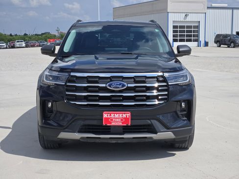 Used 2025 Ford Explorer Active w/ Active Comfort Package RWD image 2