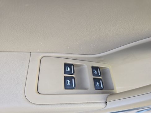 Used 2019 Volkswagen Beetle 2.0T S image 27