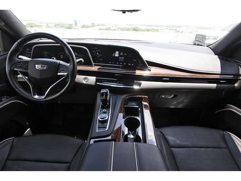 Used 2023 Cadillac Escalade Premium Luxury RWD image 9