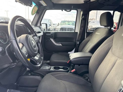Used 2018 Jeep Wrangler Unlimited Sahara image 15
