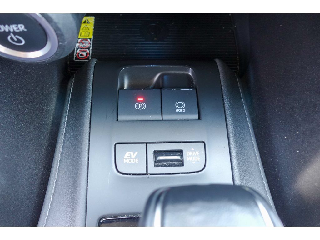Certified 2023 Toyota Venza LE AWD/4WD image 18