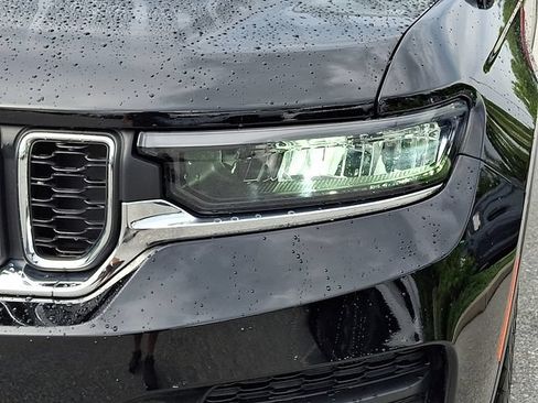 Used 2023 Jeep Grand Cherokee Laredo X AWD/4WD image 9