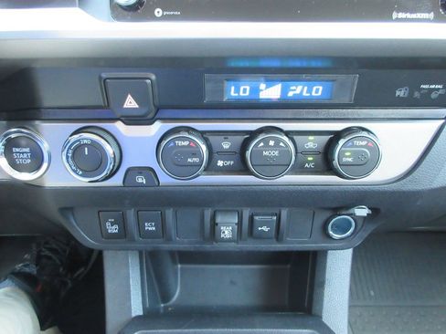 Used 2023 Toyota Tacoma SR5 w/ Technology Package AWD/4WD image 30