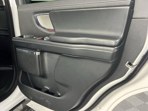 Used 2025 Ford Expedition Platinum image 32