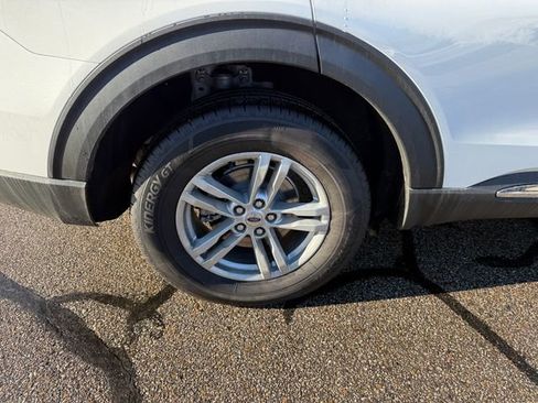 Certified 2022 Ford Explorer XLT w/ Equipment Group 202A AWD/4WD image 27