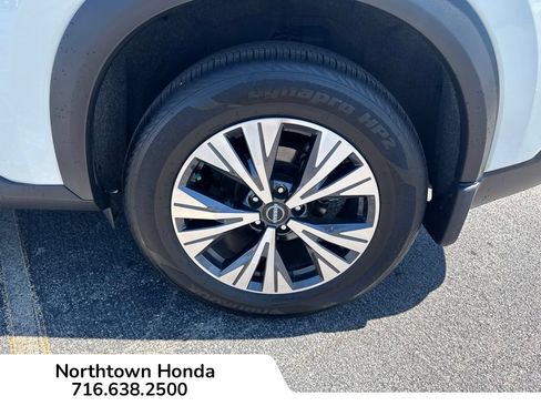Used 2023 Nissan Rogue SV AWD/4WD image 13