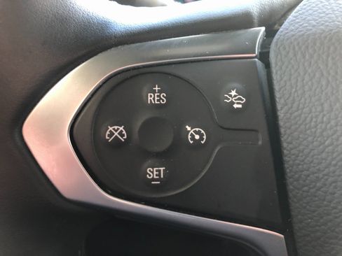 Used 2023 Chevrolet Traverse LT image 34