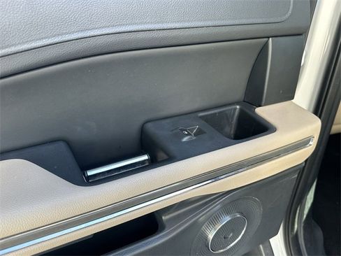 Used 2022 Ford Expedition XLT image 14