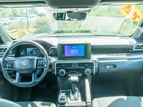 Certified 2025 Toyota Tacoma SR5 AWD/4WD image 17
