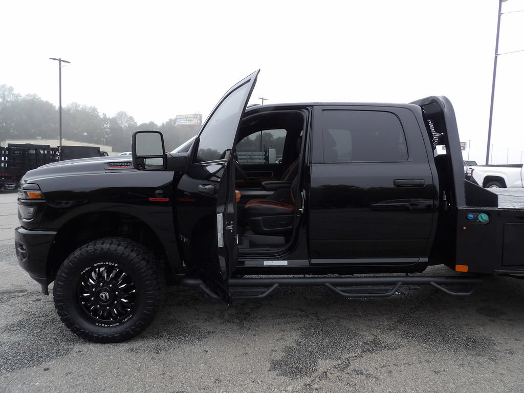 Used 2025 RAM 3500 Big Horn AWD/4WD image 13