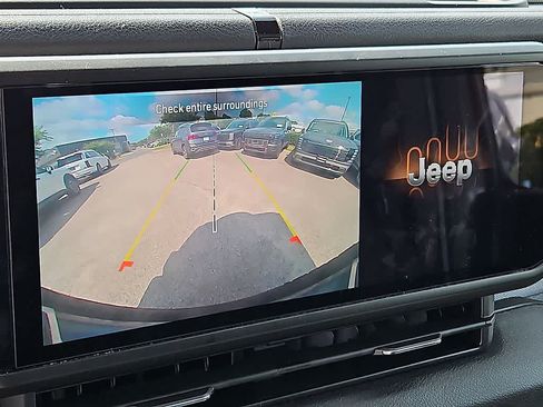 Used 2024 Jeep Wrangler Unlimited AWD/4WD image 16