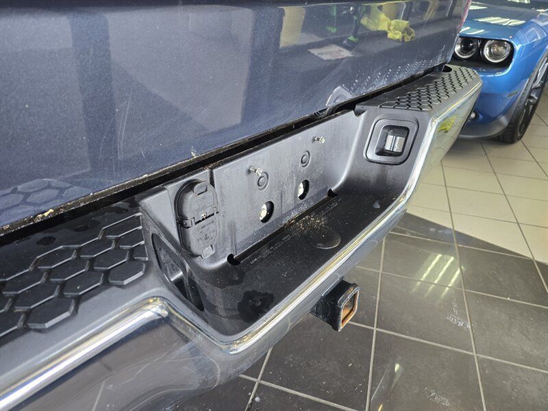 Used 2021 RAM 1500 Classic SLT RWD image 27