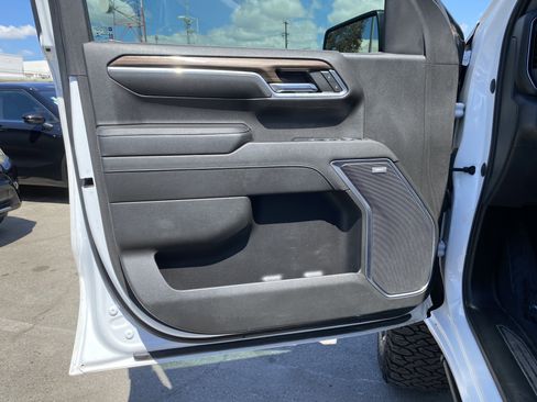 Used 2022 Chevrolet Silverado 1500 LT Trail Boss w/ LT Trail Boss Premium Package AWD/4WD image 18