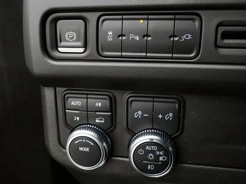 Used 2021 GMC Yukon SLE AWD/4WD image 25