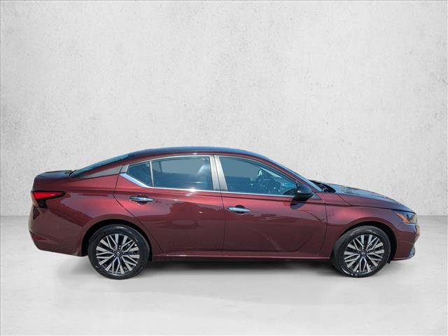 Used 2025 Nissan Altima 2.5 SV AWD/4WD image 4