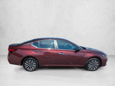 Used 2025 Nissan Altima 2.5 SV AWD/4WD image 4