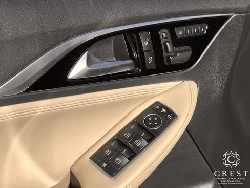 Used 2019 INFINITI QX30 w/ Cargo Package image 21