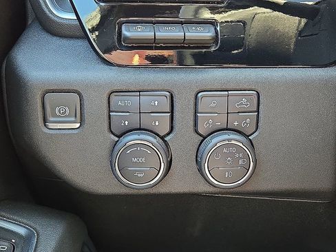 Used 2024 Chevrolet Silverado 3500 High Country w/ High Country Premium Package AWD/4WD image 26