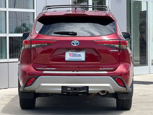 Used 2023 Toyota Highlander Platinum AWD/4WD image 5