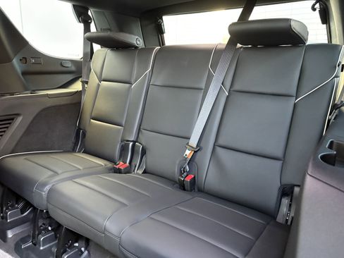 Used 2023 Cadillac Escalade Premium Luxury w/ Performance Package image 15