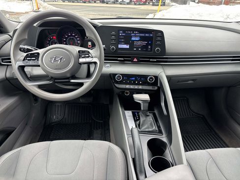 Used 2022 Hyundai Elantra SEL image 11