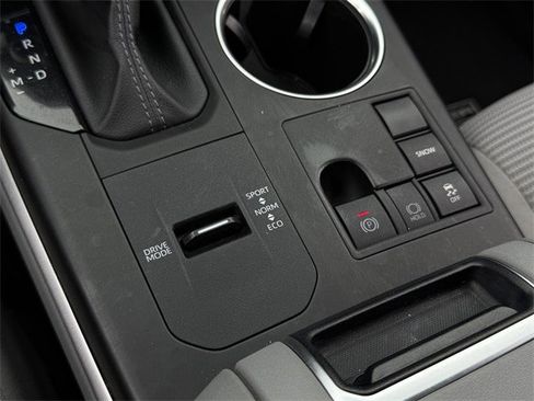 Used 2024 Toyota Highlander LE image 20