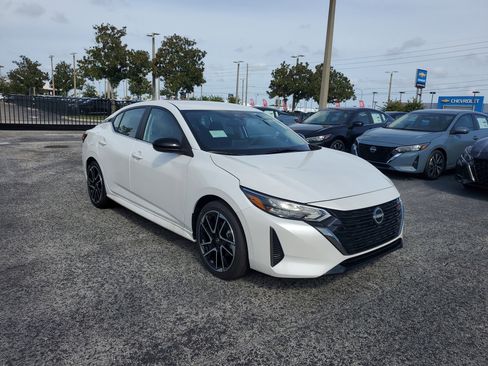 New 2025 Nissan Sentra SR w/ Trunk Package image 3