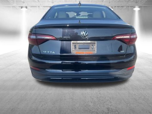 Used 2023 Volkswagen Jetta SE FWD image 5