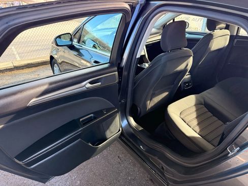 Used 2019 Ford Fusion SE image 17