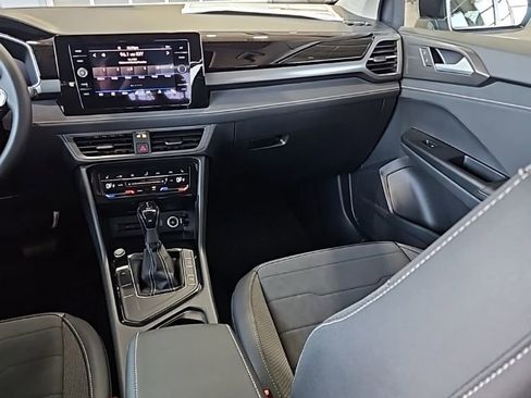 New 2026 Volkswagen Taos SE FWD image 23