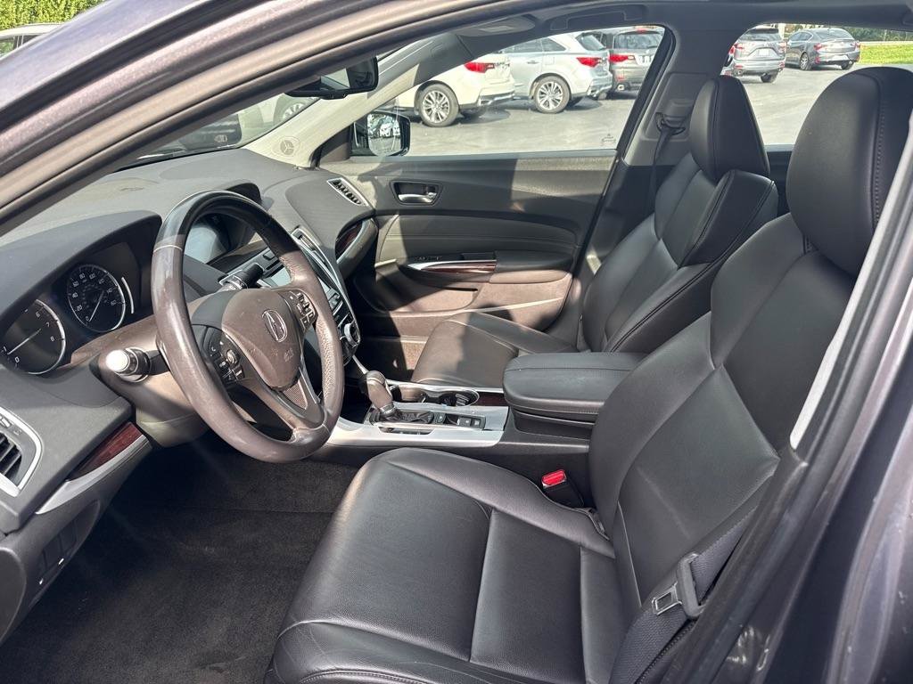 Used 2017 Acura TLX FWD image 9