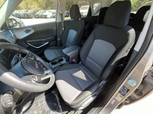 Used 2025 Kia Soul LX w/ LX Technology Package image 33