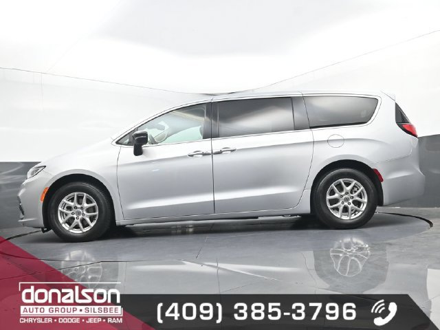 Used 2024 Chrysler Pacifica Touring-L FWD image 14