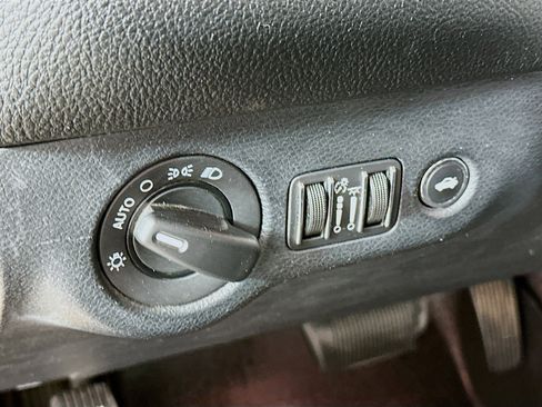 Used 2018 Dodge Challenger SXT image 16