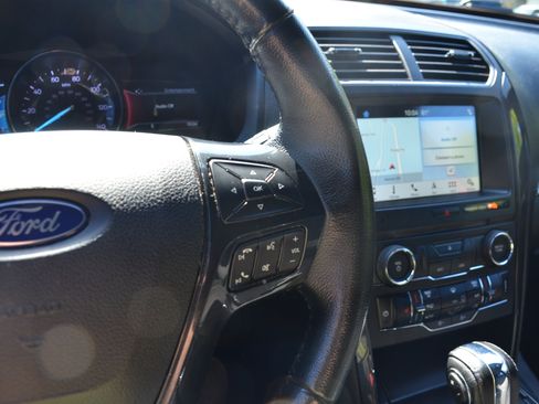 Used 2018 Ford Explorer XLT w/ Equipment Group 201A AWD/4WD image 50