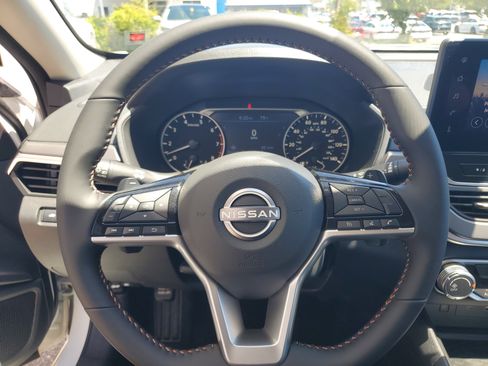 New 2026 Nissan Altima 2.5 SR FWD image 9
