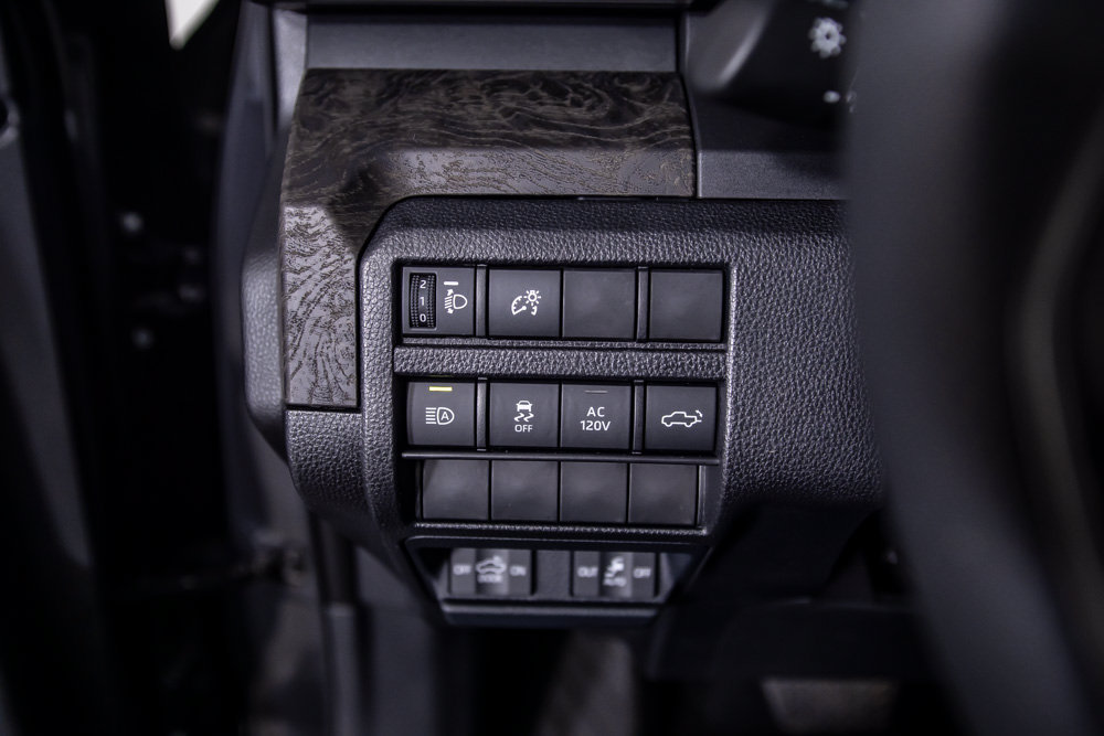 Used 2025 Toyota Tacoma Limited AWD/4WD image 37