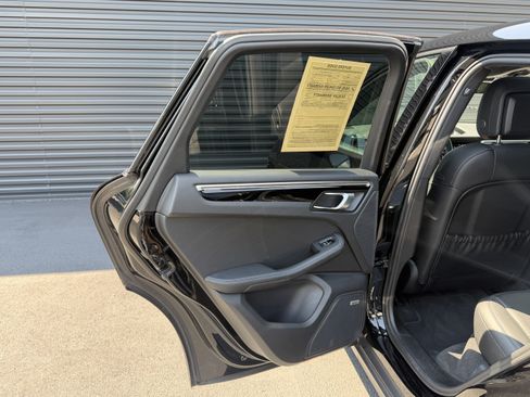 Used 2021 Porsche Macan AWD/4WD image 20