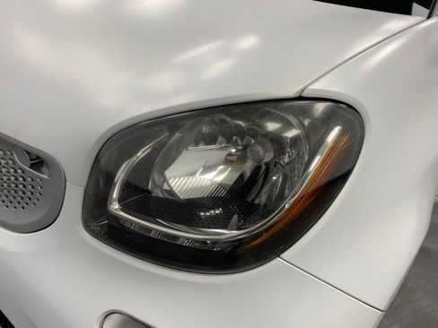 Used 2016 smart fortwo passion image 11