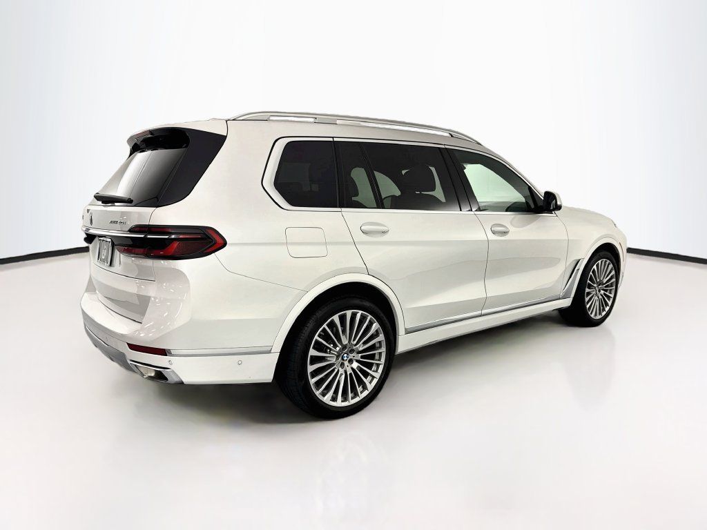 Used 2024 BMW X7 xDrive40i w/ Premium Package AWD/4WD image 5