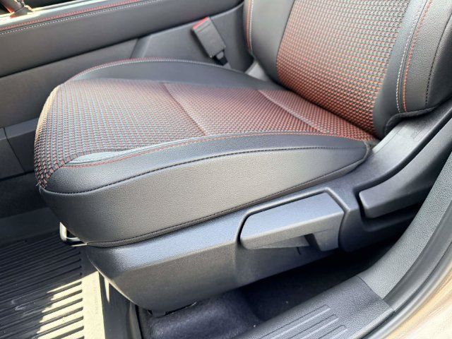 Used 2026 Nissan Kicks SR w/ Interior Electronics Package FWD image 15