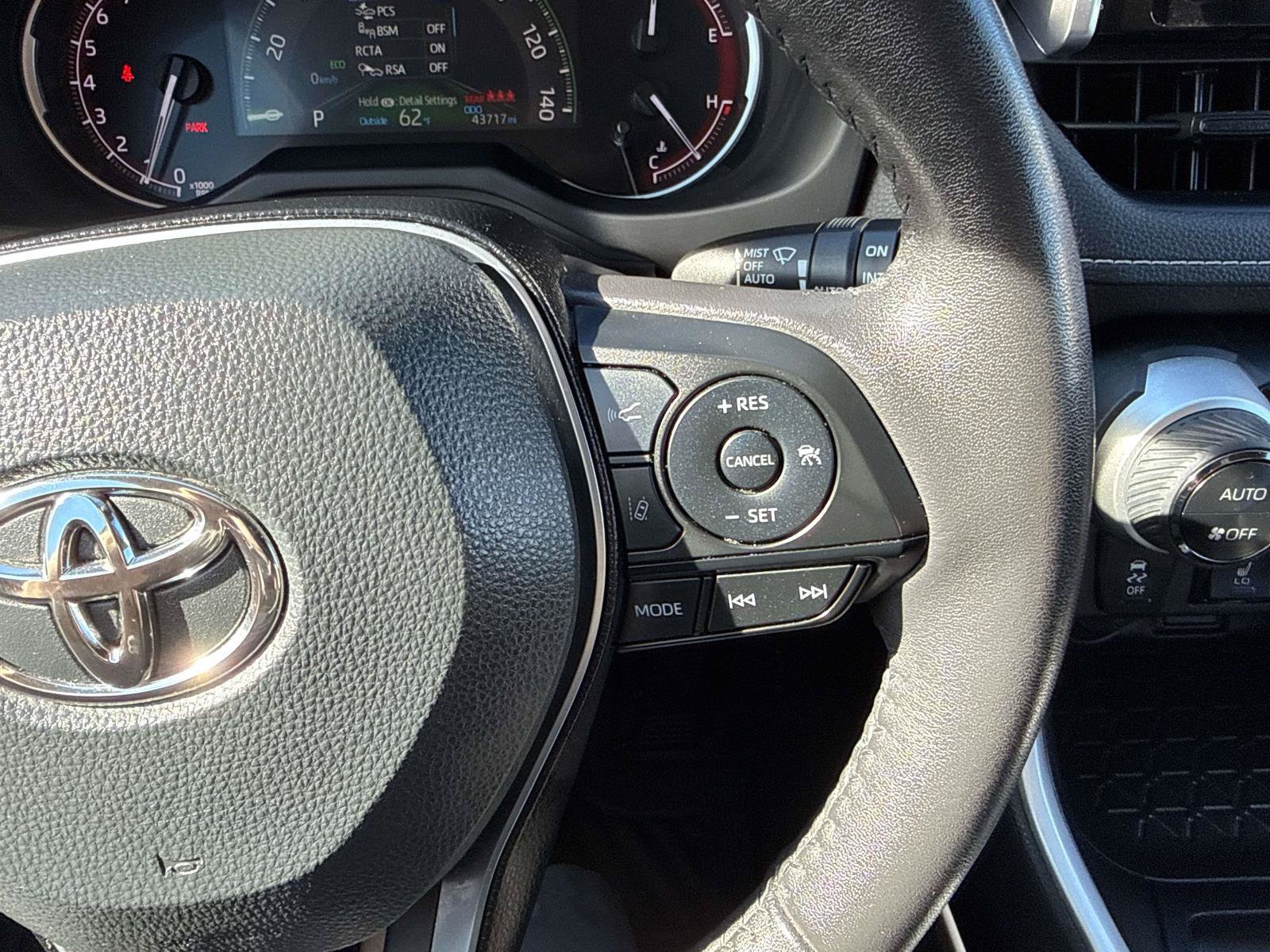 Used 2025 Toyota RAV4 XLE w/ Weather Package AWD/4WD image 26