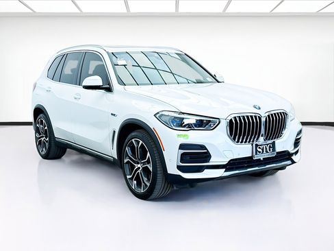 Used 2023 BMW X5 xDrive45e w/ Executive Package AWD/4WD image 3