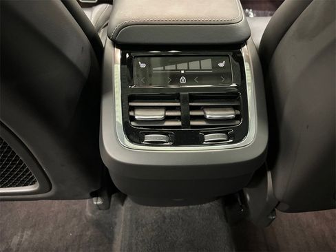 Certified 2022 Volvo XC60 B6 R-Design w/ Advanced Package image 30