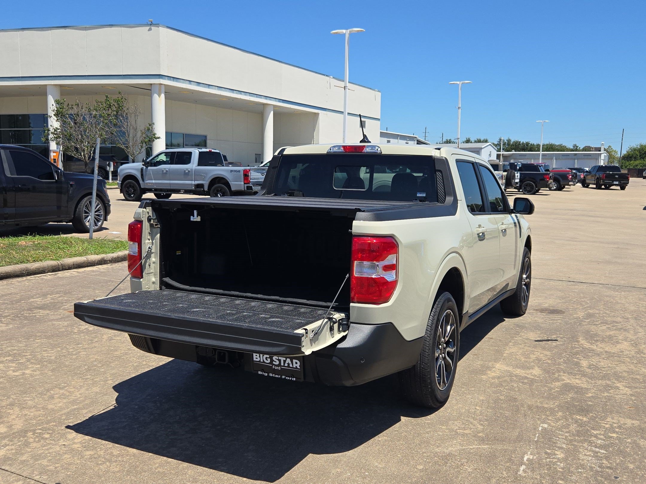 Certified 2024 Ford Maverick Lariat w/ 4K Tow Package AWD/4WD image 57
