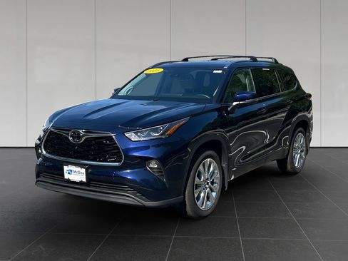 Used 2025 Toyota Highlander Limited AWD/4WD image 1