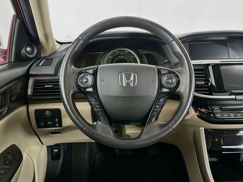 Used 2017 Honda Accord Touring image 18