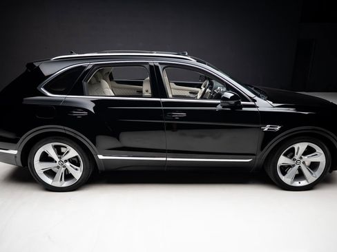 Used 2018 Bentley Bentayga AWD/4WD image 34
