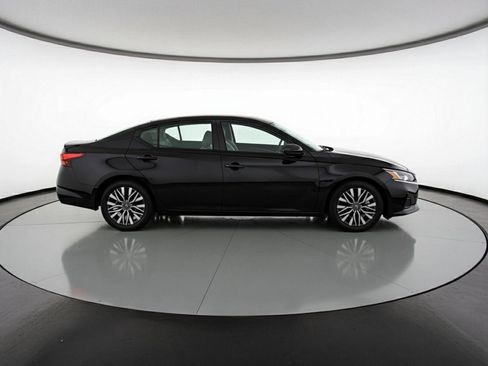 Used 2025 Nissan Altima 2.5 SV image 11